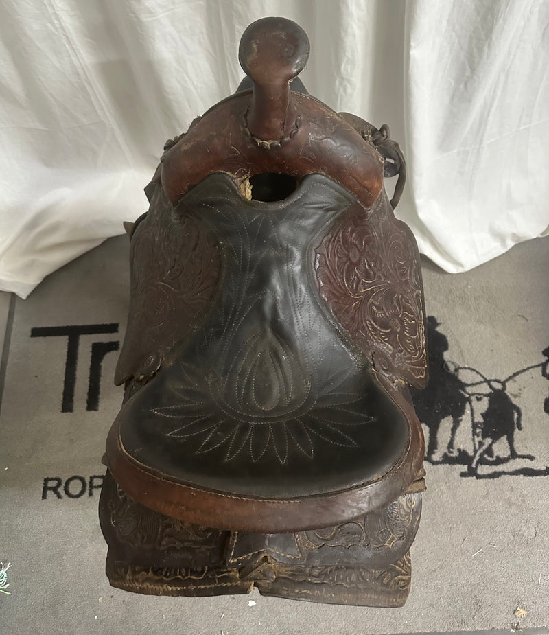 Load image into Gallery viewer, Used Old Style No Name Saddle 14.5"
