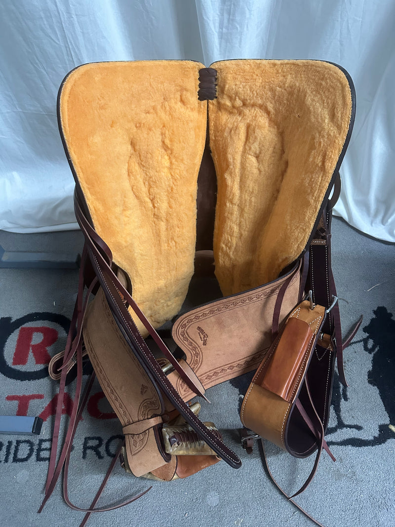Load image into Gallery viewer, Triple R Modified Association Rancher Saddle 15"

