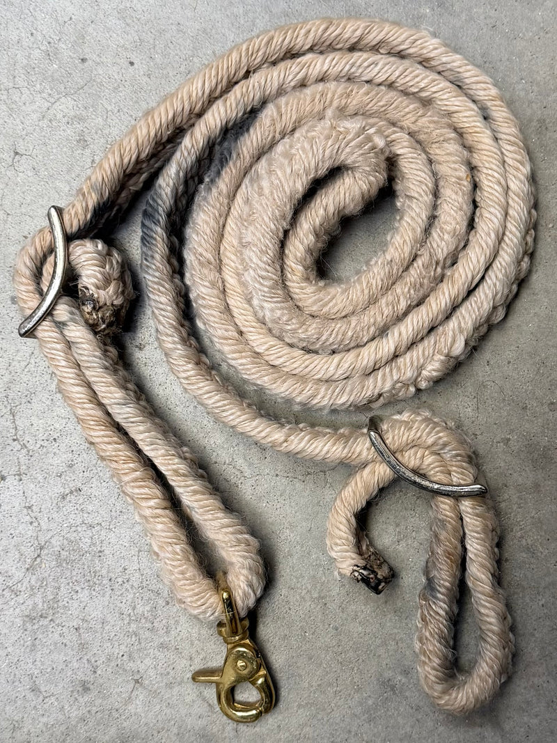 Load image into Gallery viewer, Used Flat Braid Barrel Reins - White - 1 Snap
