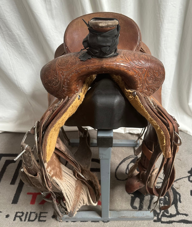 Load image into Gallery viewer, Used Triple R Roughout Rancher Saddle - 16"
