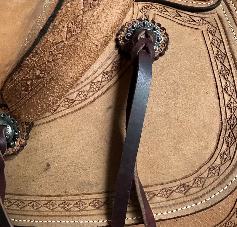 Load image into Gallery viewer, Triple R Modified Association Rancher Saddle 15"
