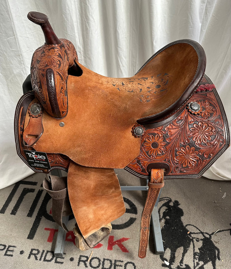 Load image into Gallery viewer, Used No Name Barrel Saddle 15.5"

