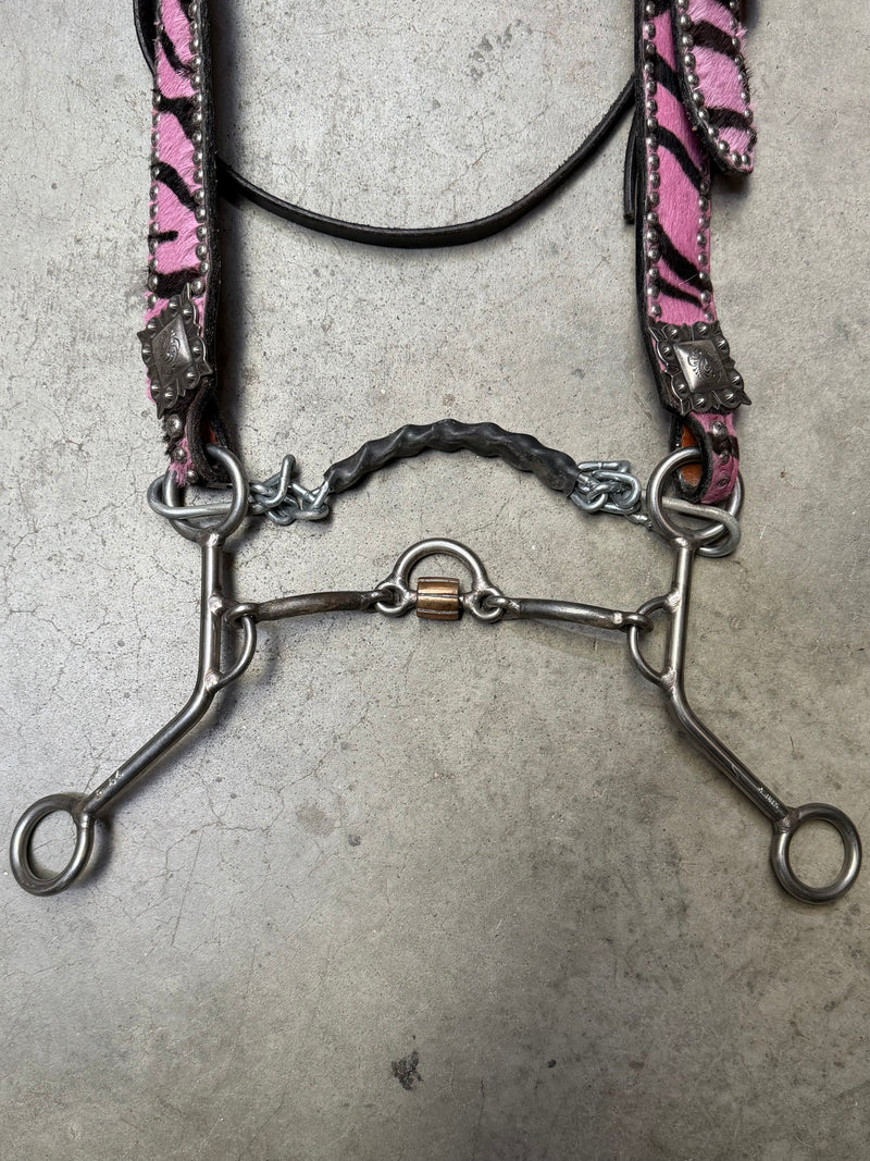 Load image into Gallery viewer, Used Pink Zebra One Ear Headstall &amp; JC #514 Smooth w/ Port &amp; Cricket Bit
