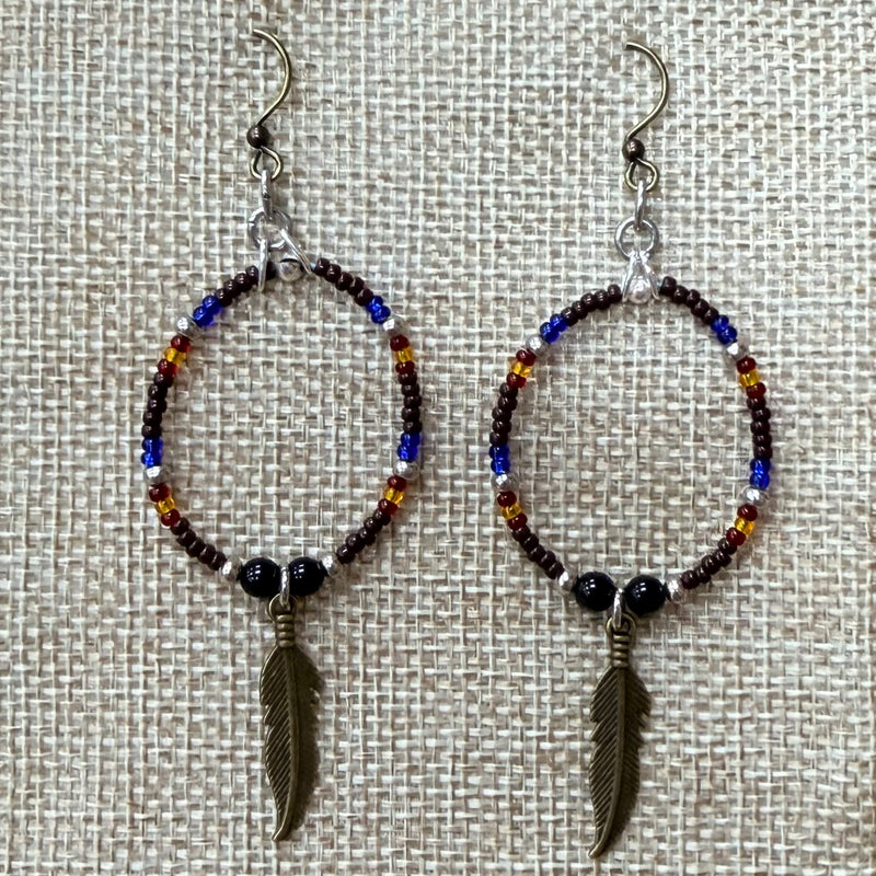 Load image into Gallery viewer, Rocky Mountain Jewelry Onyx &amp; Seed Bead Feather Earrings
