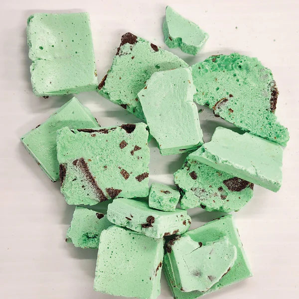 Load image into Gallery viewer, Stensland Family Farms Freeze-Dried Mint Chip Chocolate Chip Cream - 1.5 oz
