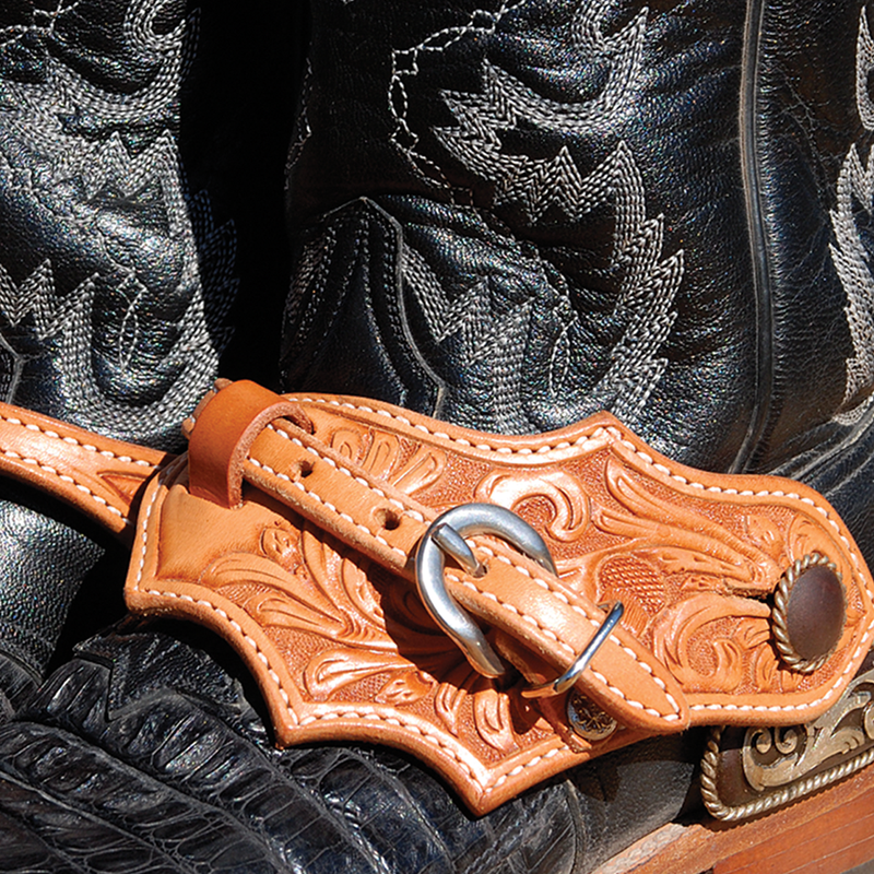 Load image into Gallery viewer, Martin Acorn Oak Tool Oak Leaf Spur Straps
