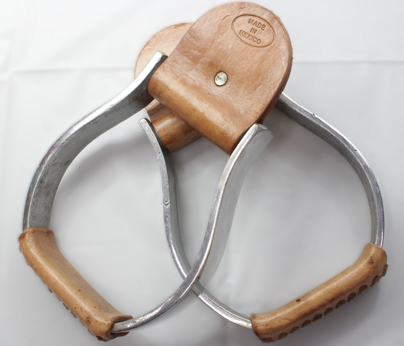 Load image into Gallery viewer, ST Rawhide Flat Bottom Oxbow Stirrups - 1"
