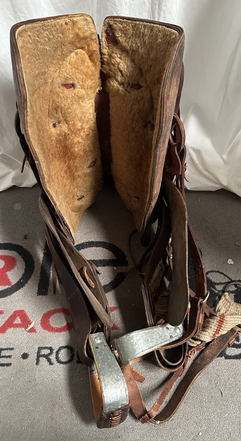 Load image into Gallery viewer, Used Vintage A-Fork Roping Saddle 15.5"

