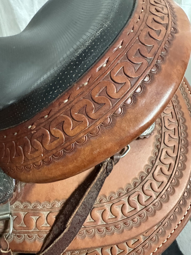 Load image into Gallery viewer, Used Billy Cook Trail Saddle 15"
