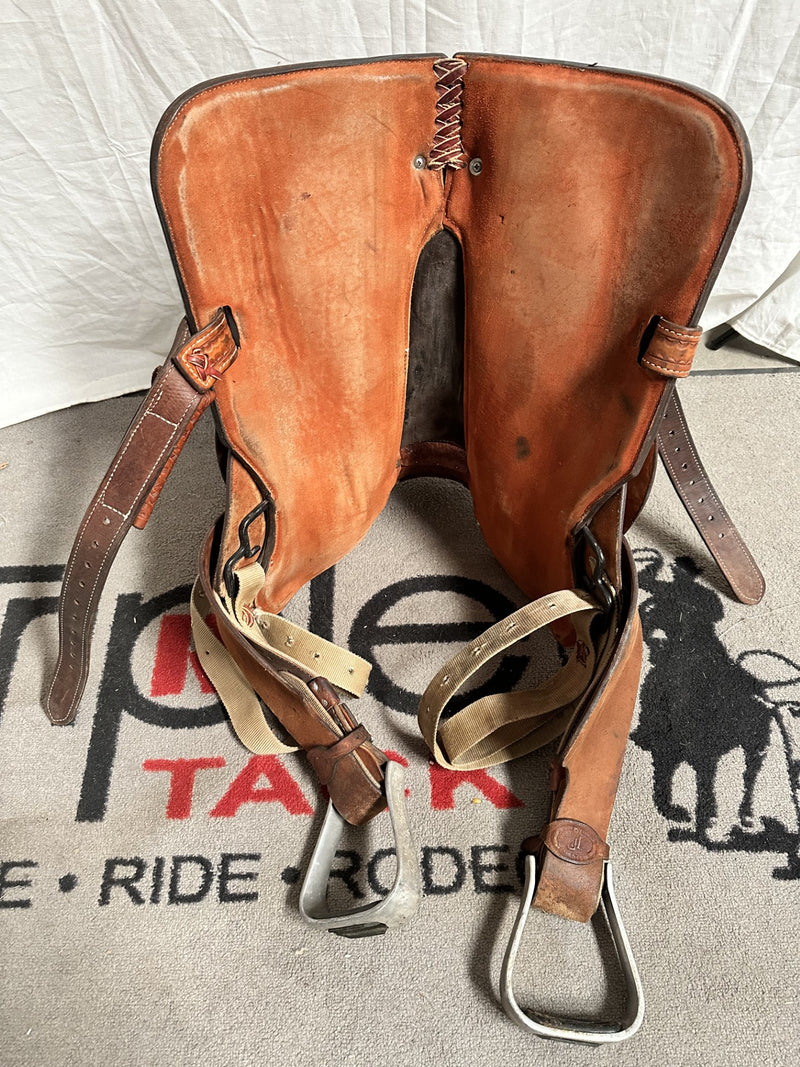 Load image into Gallery viewer, Used Double J Saddlery Barrel Saddle 14.5"
