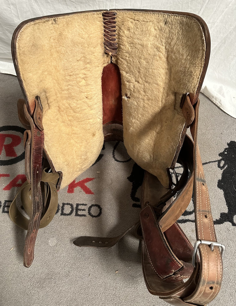 Load image into Gallery viewer, Used Courts Sharon Camarillo All Around Saddle 14"
