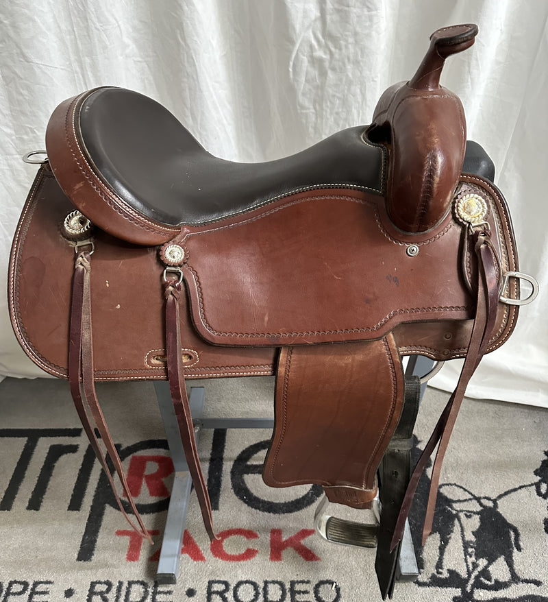 Load image into Gallery viewer, Used Cashel Trail Saddle 16"
